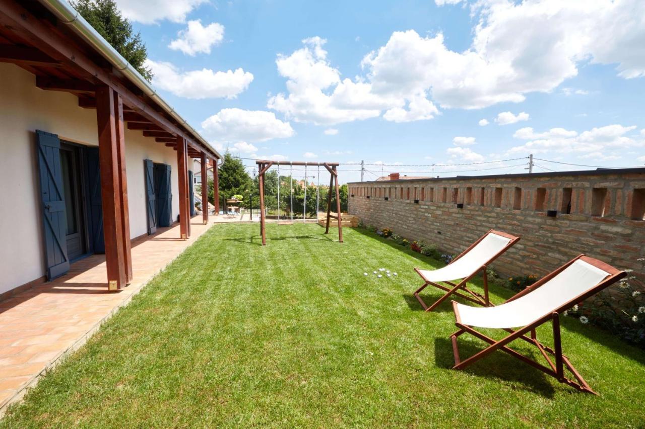 Veranda Villany Exterior photo